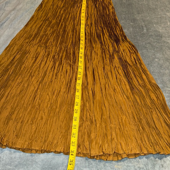 Elegant Brown Pleated Skirt - Picture 9 of 12